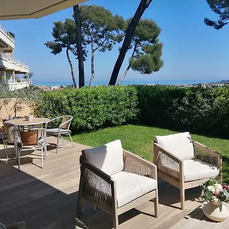 Vue Rez-de-jardin Piscine Apartment