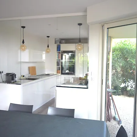 Vue Rez-de-jardin Piscine Apartment