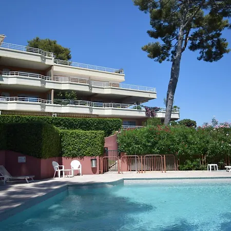 Vue Rez-de-jardin Piscine Apartment