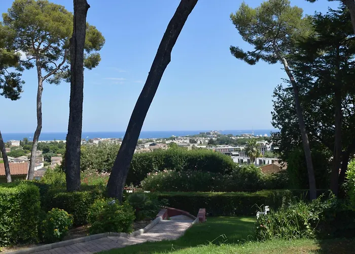 Apartmán Vue Rez-de-jardin Piscine Antibes
