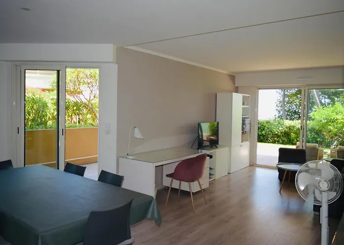 Apartmán Vue Rez-de-jardin Piscine Antibes