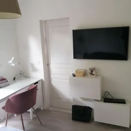 Vue Rez-de-jardin Piscine Апартаменты Антиб