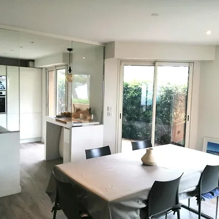 Vue Rez-de-jardin Piscine * Антиб