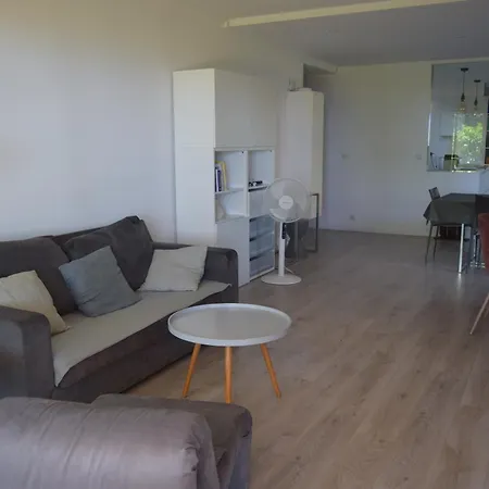 Vue Rez-de-jardin Piscine Апартаменты *