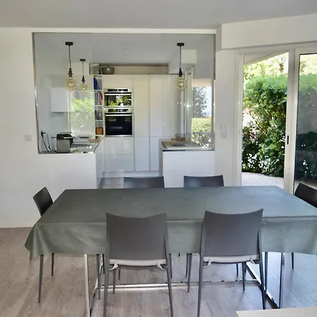 Vue Rez-de-jardin Piscine Апартаменты