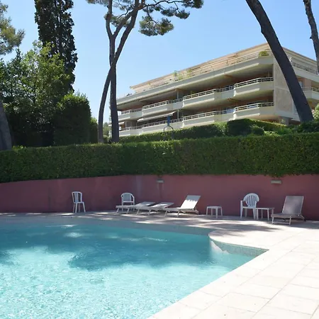 Vue Rez-de-jardin Piscine Антиб